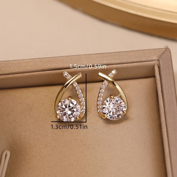 Shimmering Gold Plated Earrings: Stunning Minimalist Design - Picture 4 of 5